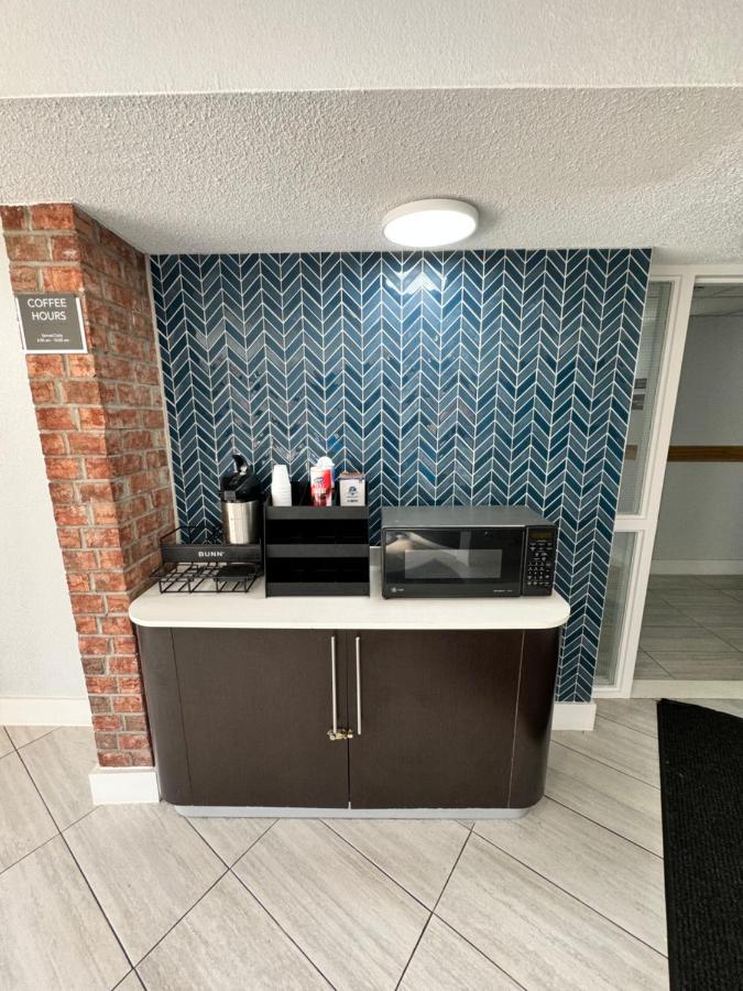 Studio 6 Suites East Syracuse Airport Bagian luar foto