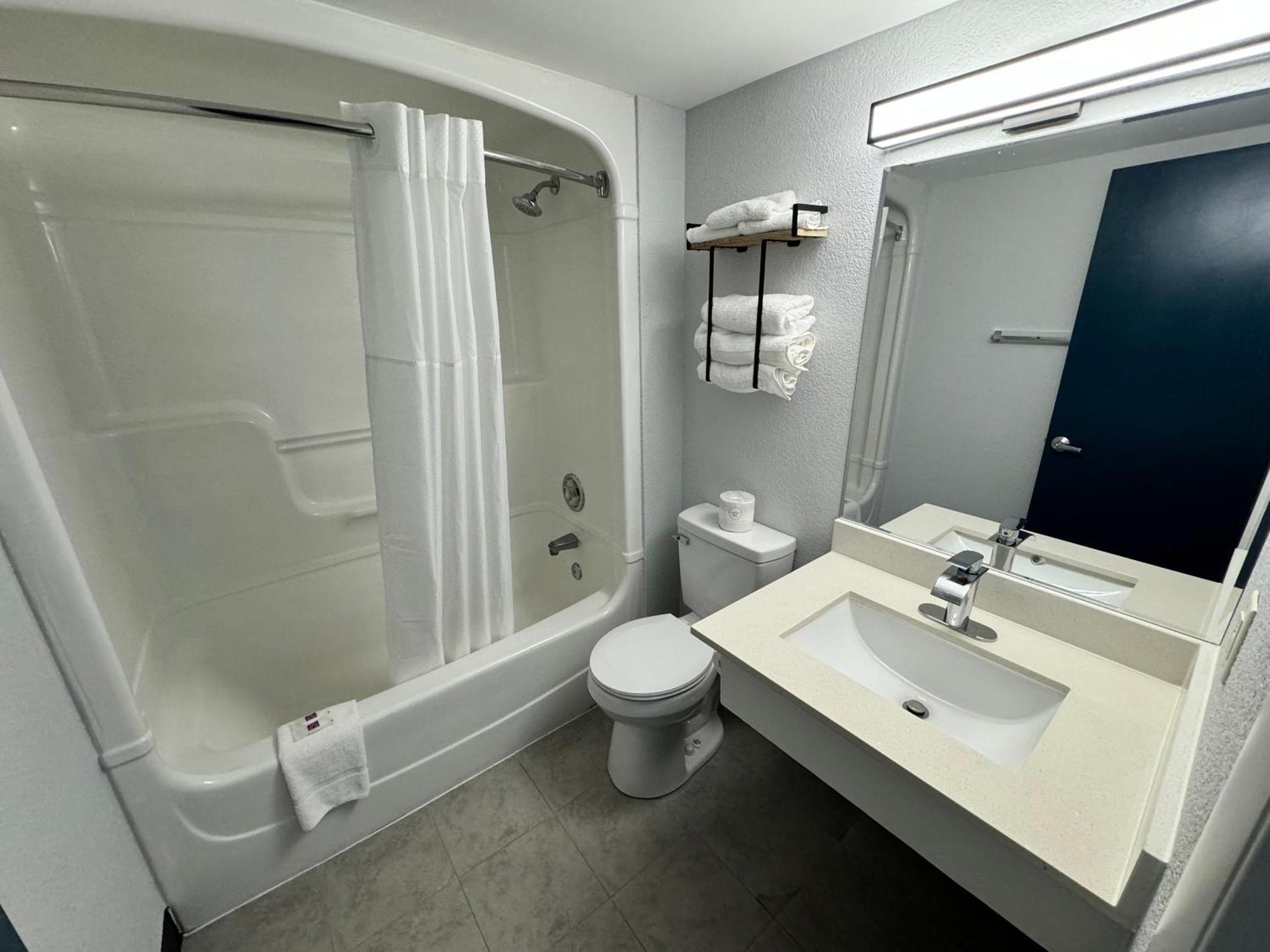 Studio 6 Suites East Syracuse Airport Bagian luar foto